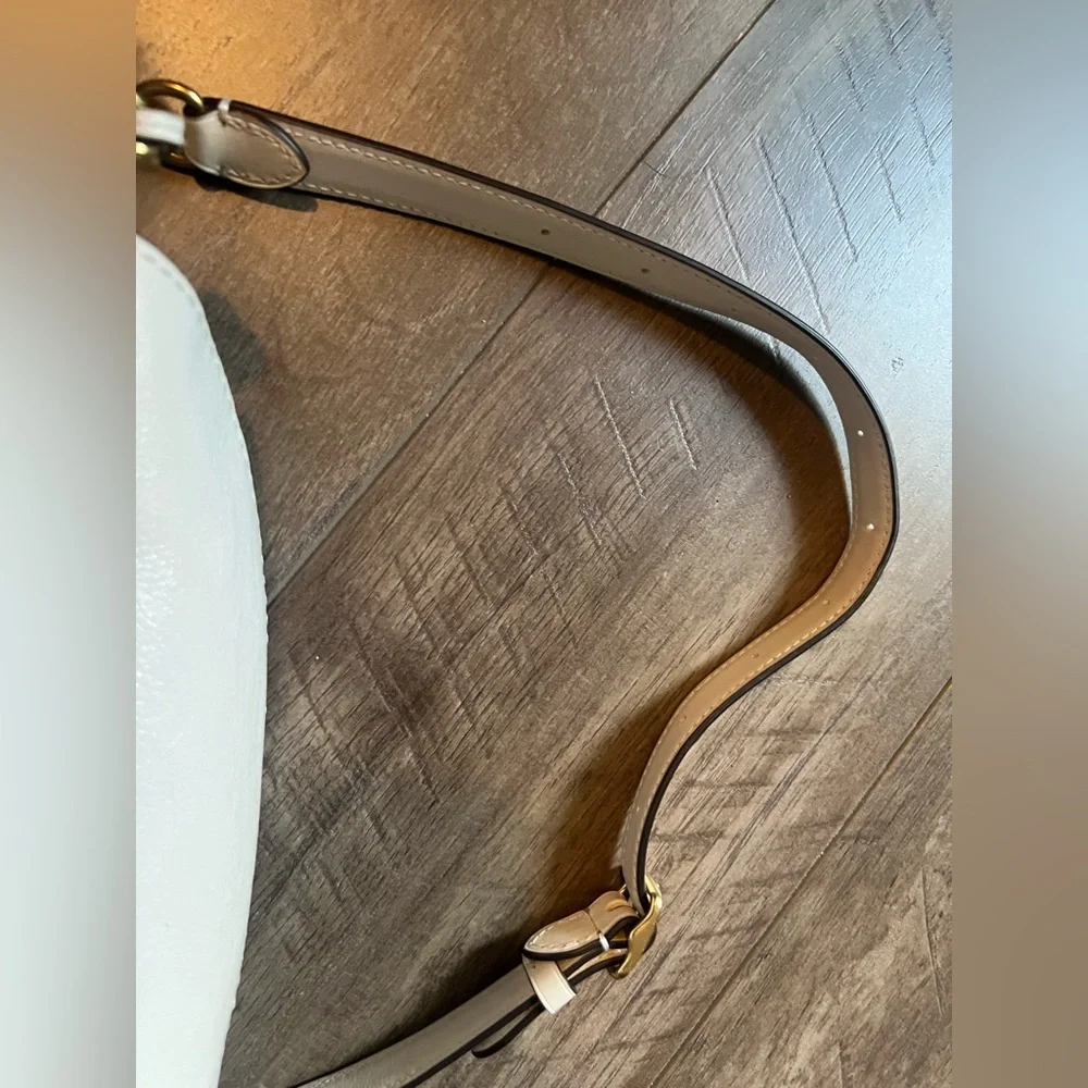 Vintage CHAIN BELT BAG WITH QUILTING IN WHITE 

Style No. C0851 - Picture 13 of 13